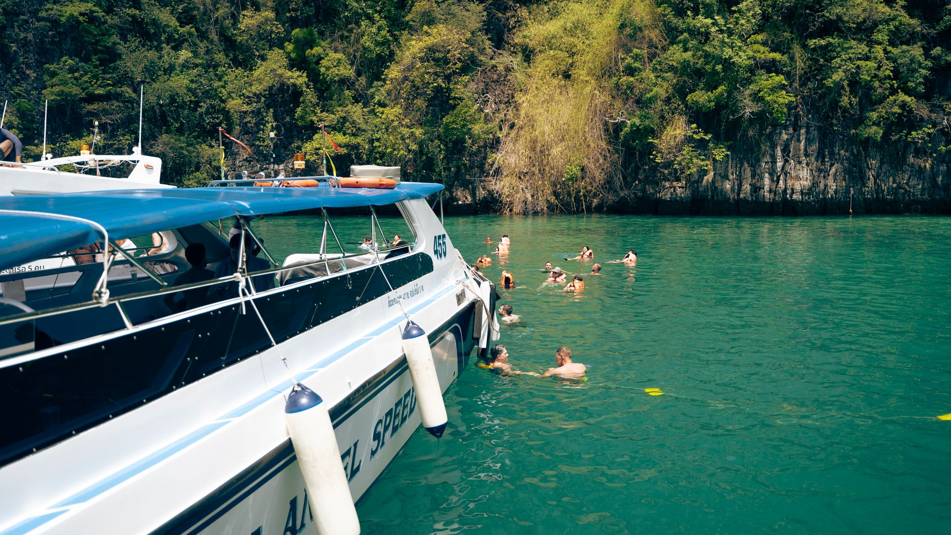 แพลตฟอร์มทัวร์เรือ vs การจองตรงในภูเก็ต: ค่าคอมมิชชั่นแพงจริงแค่ไหน